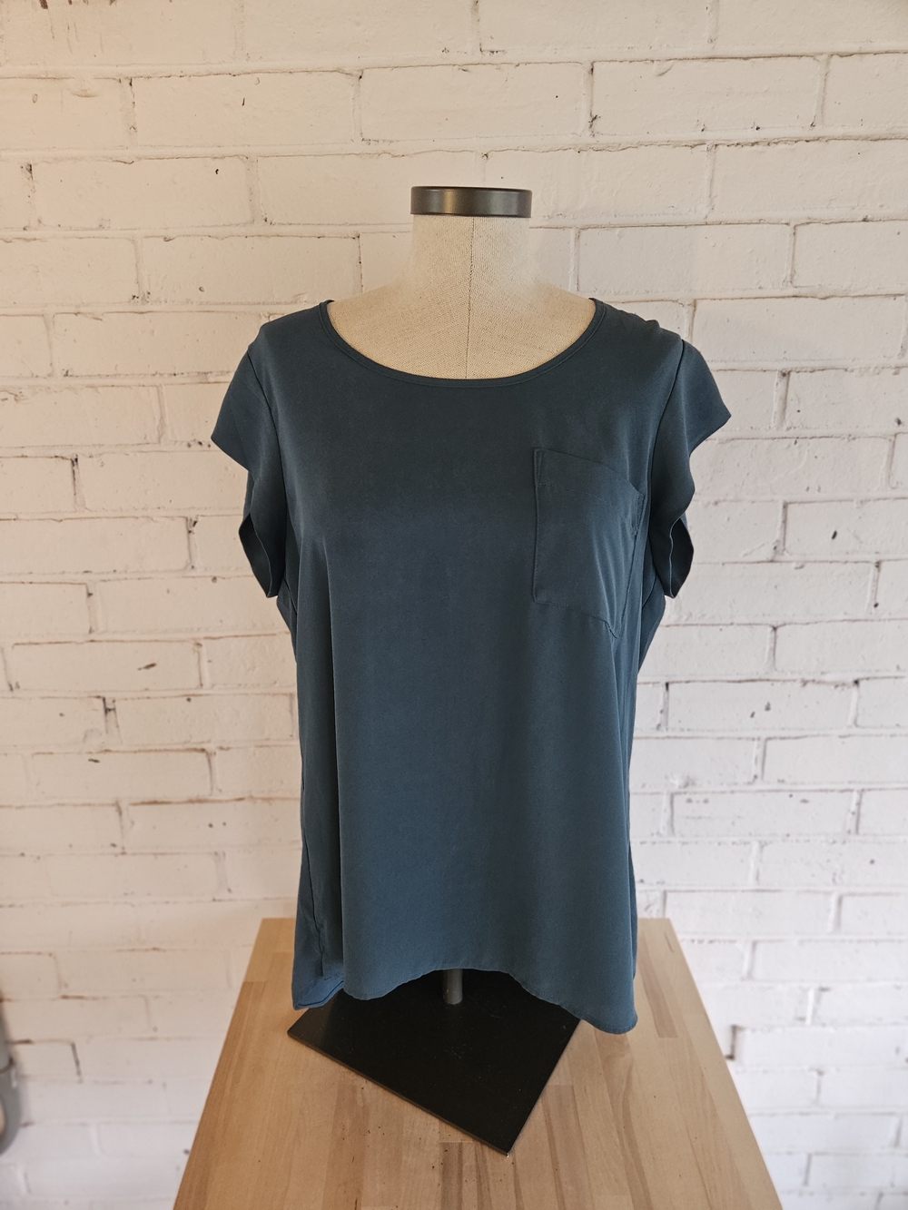 Reitmans R Essentials Teal Cap-Sleeve Scoop Neck Pocket Blouse